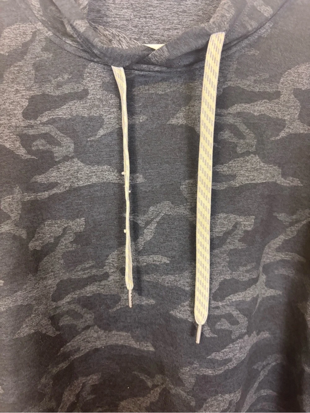 Vuori Women’s Dark Grey & Black Camo Pullover Hoodie